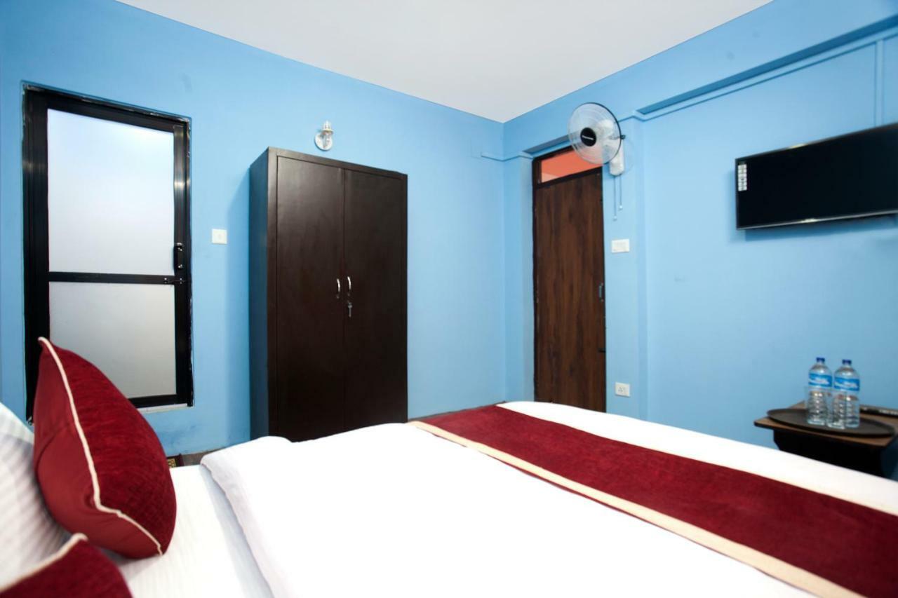 Hotel Crossroads Catmandu Exterior foto